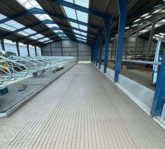 Deep concrete grooving example