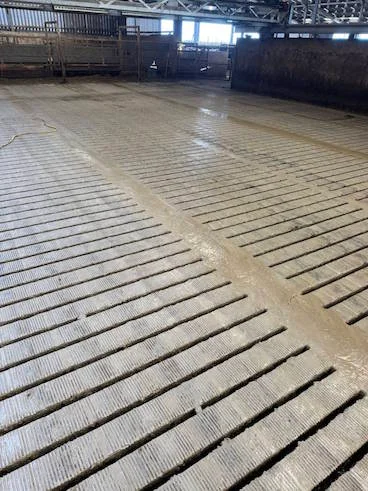 Grooved concrete floor